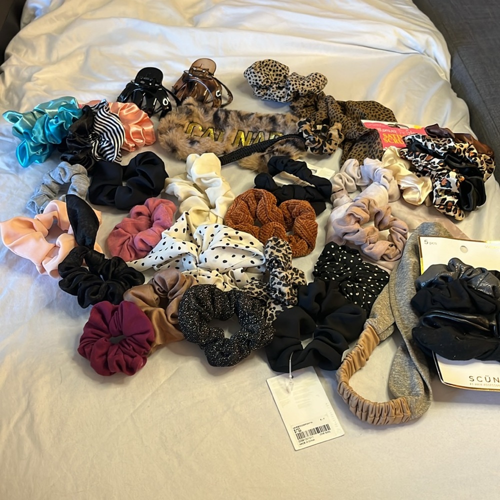 Hair Accessory Lot - Picture 2 of 7